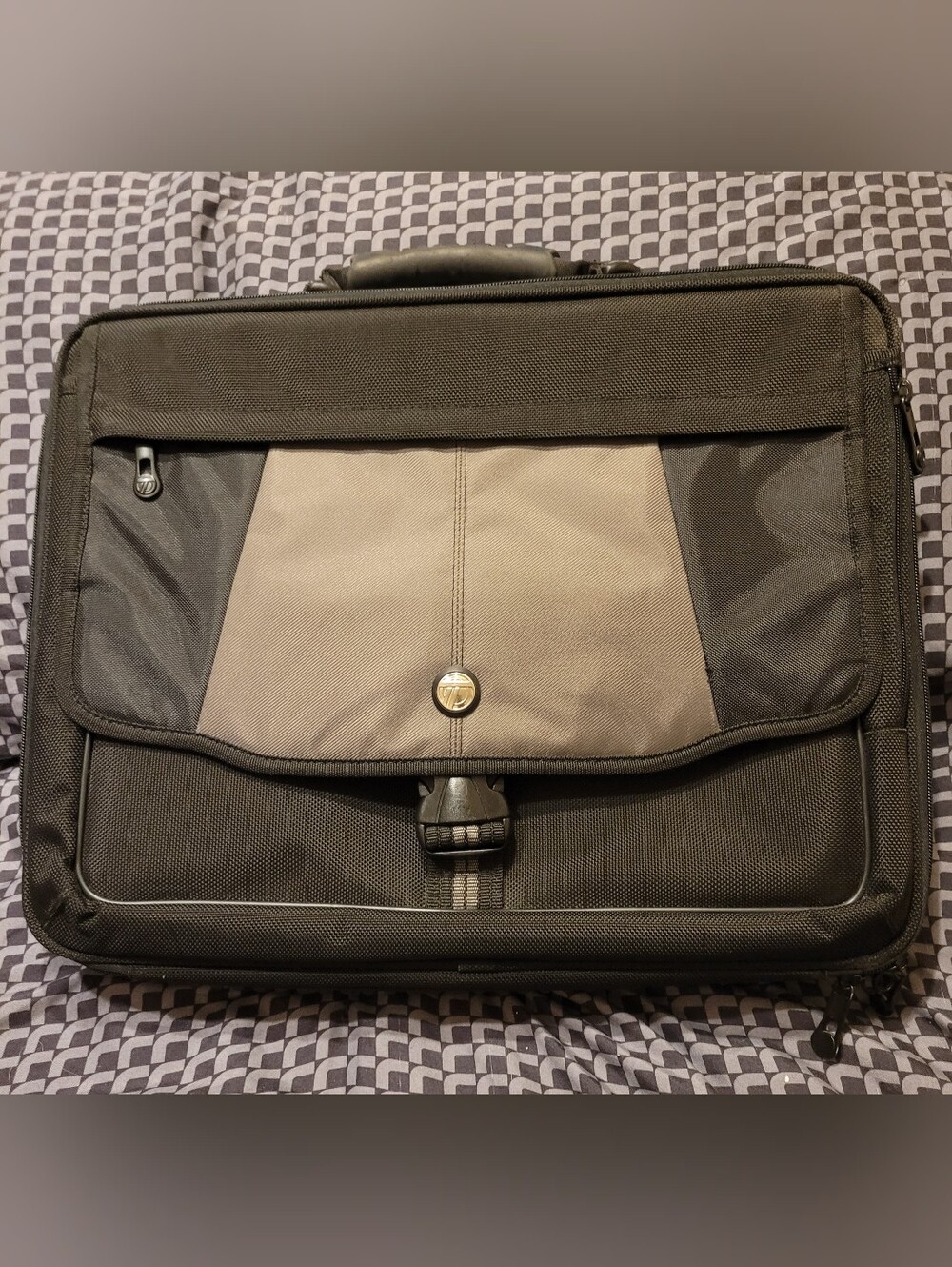 Targus Blacktop Deluxe 17" Laptop Case / Briefcase (Model CPT401DUS) LIKE NEW